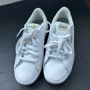 Women’s Size 9 white Puma sneakers